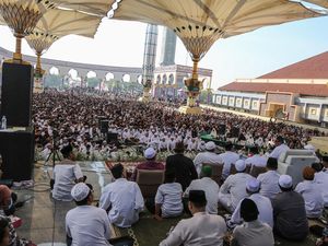 Maulid Dibai: Isi, Keutamaan, Cara Membaca, dan Liriknya Maulid Dibai: Isi, Keutamaan, Cara Membaca, dan Liriknya