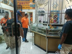 Polisi Olah TKP Pria Misterius Tusuk Penjaga Toko Emas di Boyolali