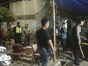 Kocar-kacir Pejudi Adu Muncang di Tasikmalaya Saat Digerebek Polisi Kocar-kacir Pejudi Adu Muncang di Tasikmalaya Saat Digerebek Polisi