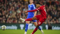 Masuk di babak kedua, Liverpool langsung menyamakan skor 1-1 tiga menit setelah jeda lewat sepakan Gakpo. 