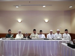 Ini Daftar Kiai Jatim yang Temui dan Dimintai Restu Prabowo di Surabaya