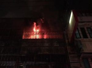 Ruko 4 Tingkat Terbakar di Medan, 1 Pria Tewas Ruko 4 Tingkat Terbakar di Medan, 1 Pria Tewas