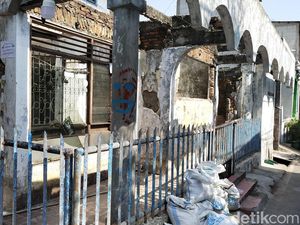 Rumah Kosong Sarang Ular Dibersihkan, Warga: Tenang Sih Tapi...