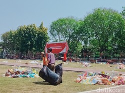Duh! Sampah Berserakan di Alun-alun Klaten