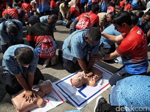 Ramai-ramai Belajar CPR di Hari Jantung Sedunia Ramai-ramai Belajar CPR di Hari Jantung Sedunia