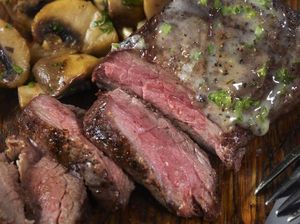 Bikin Geram! Ibu Ini Beri Makan Steak Bayinya yang Berusia 6 Bulan Bikin Geram! Ibu Ini Beri Makan Steak Bayinya yang Berusia 6 Bulan