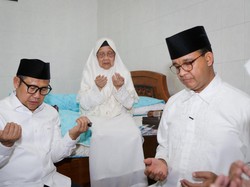 Anies Sambangi Ibunda Cak Imin di Denanyar: Ada Berkah Setiap ke Sini