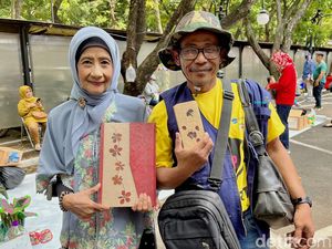 Kisah Asti Daur Ulang Sampah hingga Karyanya Sampai ke Pesohor Kisah Asti Daur Ulang Sampah hingga Karyanya Sampai ke Pesohor