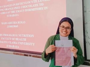 Kisah Biarawati Surabaya Lulus Kuliah dari Unusa Kisah Biarawati Surabaya Lulus Kuliah dari Unusa