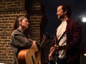 Review Flora and Son: Drama Ibu-Anak yang Menyenangkan dan Hangat