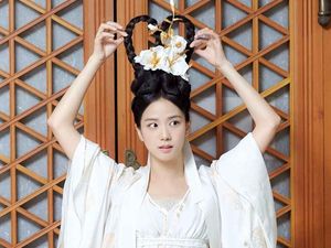 7 Gaya Jisoo BLACKPINK Jadi Bidadari di Film Dr. Cheon and Lost Talisman