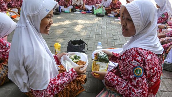 Gerakan Makan Bergizi di Sekolah untuk Cegah Stunting