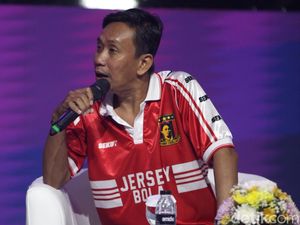 Terungkap! Alasan Ucup Bajuri Pakai Jersey Bola Terus Terungkap! Alasan Ucup Bajuri Pakai Jersey Bola Terus