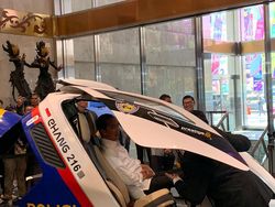 Momen Jokowi Jajal Taksi Terbang EHang 216