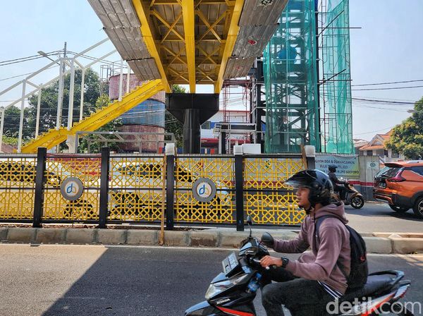 JPO Soepomo Tebet Hampir Rampung, Ada Lift di Kedua Sisi