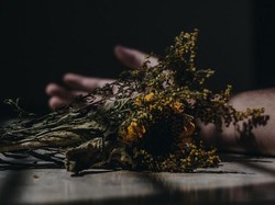 10 Ciri-ciri Orang yang Mau Meninggal Menurut Medis, Jangan Anggap Sepele!