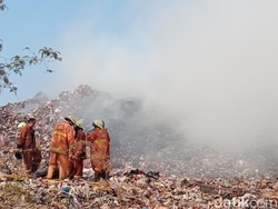 Warga Alami Sesak Napas Dampak Kebakaran TPA Kopi Luhur