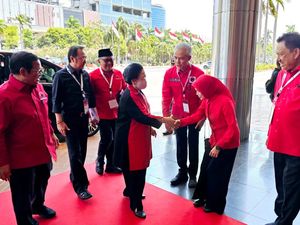 Disambut Ganjar dan Istri, Megawati Tiba di Rakernas IV PDIP