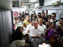 Tinjau Pusat Grosir Kosmetik Jakbar, Zulhas Dicurhati Pedagang Omzet Anjlok