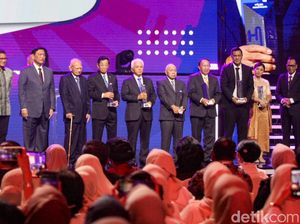 Penghargaan Spesial untuk 7 Eks Menhub di Hub Space KAI Expo 2023