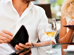 Pria Ini Laporkan Kekasihnya ke Polisi Karena Tak Mau Bayar Makanan