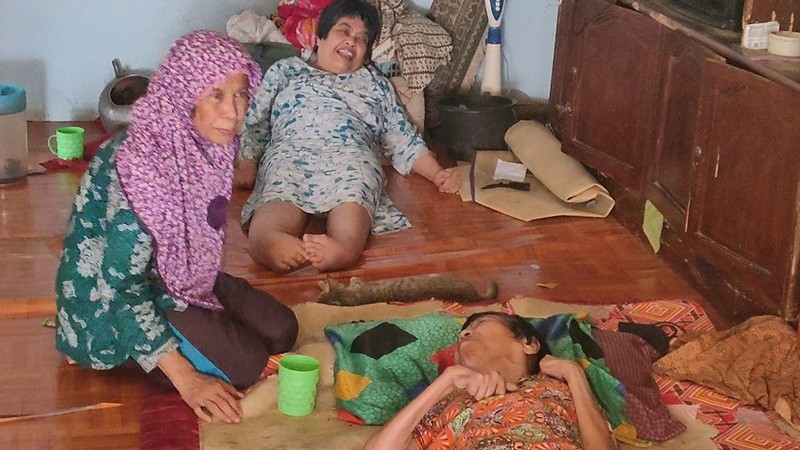 Perjuangan Tak Gentar 6 Kakak Beradik Pengidap Parkinson di Cianjur