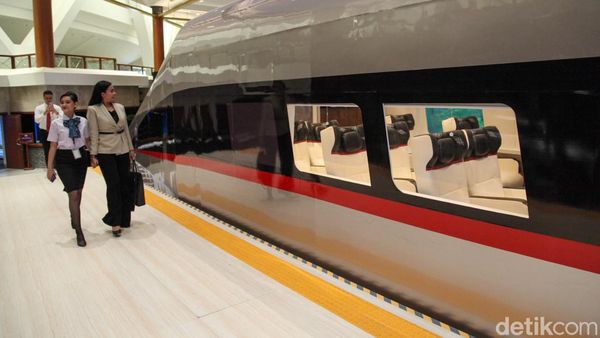 Sensasi Naik Kereta Cepat Whoosh Saat Main ke Hub Space JCC