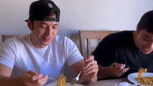 Gabung PAN, Stefan William Lakukan Tantangan Makan Mie Super Pedas