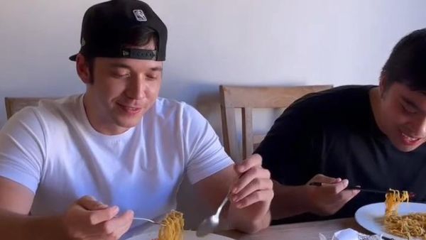 Gabung PAN, Stefan William Lakukan Tantangan Makan Mie Super Pedas
