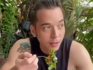 Stefan William Doyan Makan Mie Ayam hingga Mie Instan Pedas Stefan William Doyan Makan Mie Ayam hingga Mie Instan Pedas