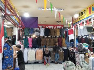 Pedagang Pakaian di Surabaya Dukung Larangan Medsos Jualan Online Pedagang Pakaian di Surabaya Dukung Larangan Medsos Jualan Online