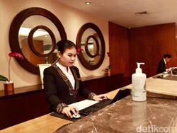 Karyawan Hotel Sultan Masih Setia Layani Tamu Meski Hati Galau