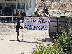 Warga Segel Pabrik Aspal di Enrekang gegara Polusi Udara Penyebab ISPA