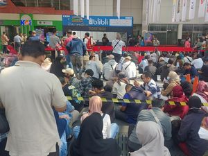 Warga Ngantre Sejak Pagi demi Tiket Kereta Murah di Hub Space X KAI Expo 2023 Warga Ngantre Sejak Pagi demi Tiket Kereta Murah di Hub Space X KAI Expo 2023