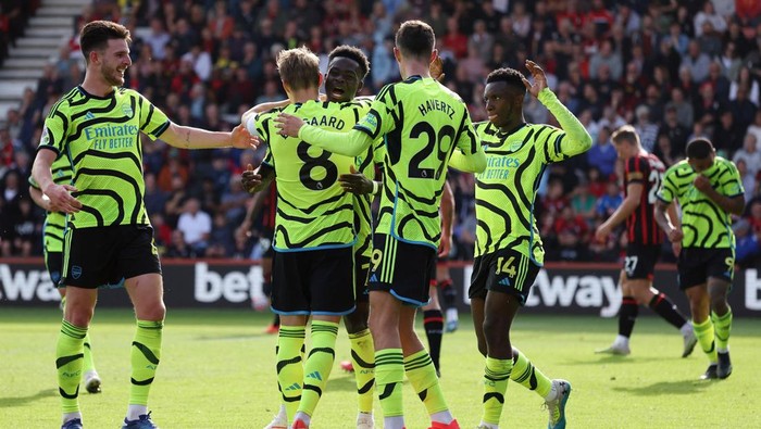 Soccer Football - Premier League - AFC Bournemouth v Arsenal - Vitality Stadium, Bournemouth, Britain - September 30, 2023 Arsenals Martin Odegaard celebrates scoring their second goal with teammates REUTERS/Ian Walton NO USE WITH UNAUTHORIZED AUDIO, VIDEO, DATA, FIXTURE LISTS, CLUB/LEAGUE LOGOS OR LIVE SERVICES. ONLINE IN-MATCH USE LIMITED TO 45 IMAGES, NO VIDEO EMULATION. NO USE IN BETTING, GAMES OR SINGLE CLUB/LEAGUE/PLAYER PUBLICATIONS.