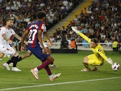 Barcelona akhirnya menang dengan skor tipis 1-0, lewat gol bunuh diri Sergio Ramos di menit ke-76.  