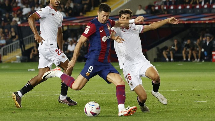 Barcelona Kalahkan Sevilla Berkat Gol Bunuh Diri Sergio Ramos Barcelona vs Sevilla tersaji dalam lanjutan Liga Spanyol. Hasil pertandingannya,Barca menang tipis 1-0 lewat gol bunuh diri Sergio Ramos, Sabtu (30/9/2023).