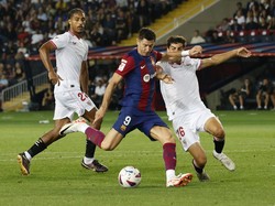 Barcelona menjamu Sevilla di Liga Spanyol, Sabtu (30/9) dini hari WIB. Barca butuh kemenangan untuk kembali ke papan atas, Sevilla juga butuh kemenangan agar kembali ke posisi 10 besar. 