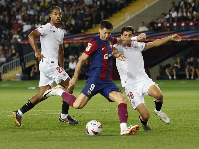 Barcelona vs Sevilla tersaji dalam lanjutan Liga Spanyol. Hasil pertandingannya,Barca menang tipis 1-0 lewat gol bunuh diri Sergio Ramos, Sabtu (30/9/2023).