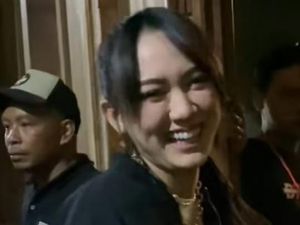 Manajemen Pintu Langit Blak-blakan Happy Asmara Kesurupan 2 Makhluk Halus