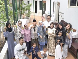 Momen Wapres Maruf Ajak Anak Cucu Panen Anggur Saat Weekend