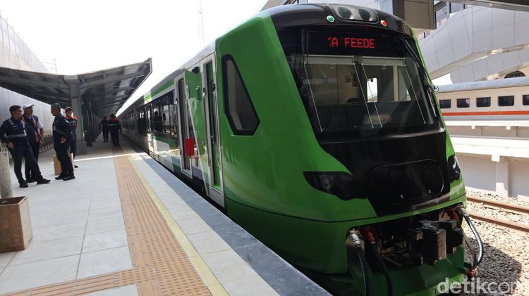 Modernisasi Feeder Whoosh: Era Kereta Listrik Dimulai