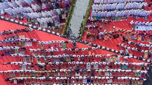 Kabut Asap Makin Parah, Warga di Palembang Salat Minta Hujan