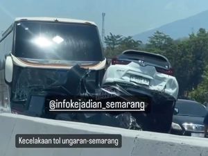 Ngeri! Kendaraan Kecelakaan Beruntun di Tol Semarang Sampai Tumpang Tindih Ngeri! Kendaraan Kecelakaan Beruntun di Tol Semarang Sampai Tumpang Tindih