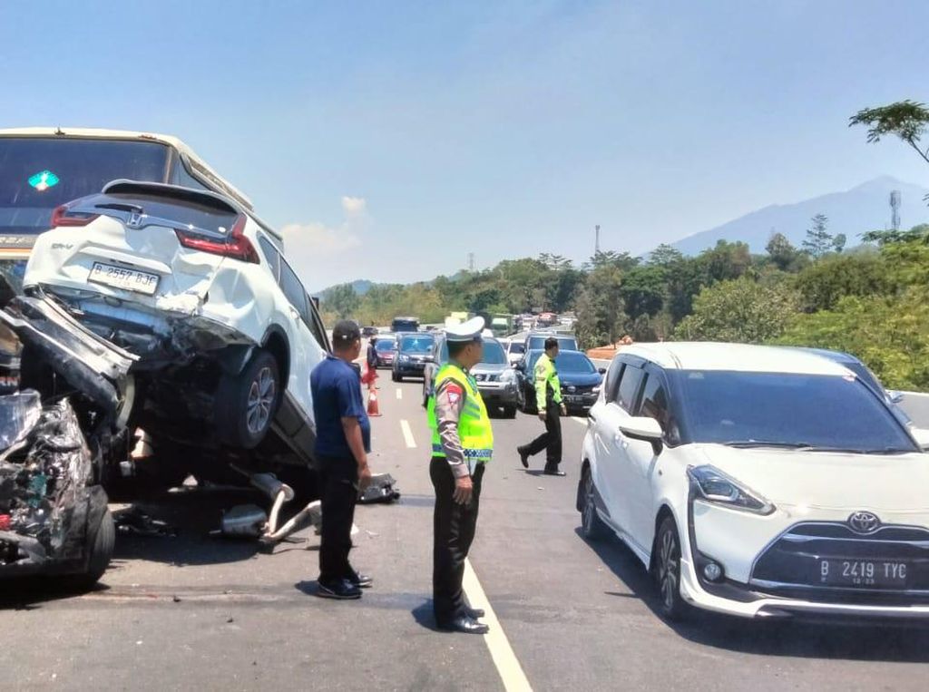 Kecelakaan Beruntun di Tol Semarang CR-V sampai Tindih Freed, Ini Pelajaran Pentingnya