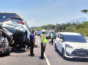 Kecelakaan Beruntun Tol Semarang, Sopir Bus Diamankan Polisi Kecelakaan Beruntun Tol Semarang, Sopir Bus Diamankan Polisi
