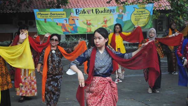 Hari Batik Nasional, Komunitas Bakul Budaya Gelar Acara Menari Massal