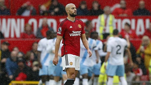 Soccer Football - Premier League - Manchester United v Crystal Palace - Old Trafford, Manchester, Britain - September 30, 2023 Manchester United's Sofyan Amrabat looks dejected after Crystal Palace's Joachim Andersen scores their first goal Action Images via Reuters/Craig Brough NO USE WITH UNAUTHORIZED AUDIO, VIDEO, DATA, FIXTURE LISTS, CLUB/LEAGUE LOGOS OR 'LIVE' SERVICES. ONLINE IN-MATCH USE LIMITED TO 45 IMAGES, NO VIDEO EMULATION. NO USE IN BETTING, GAMES OR SINGLE CLUB/LEAGUE/PLAYER PUBLICATIONS.