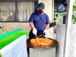Mampir Yuk! 4 Mantan Chef Ini Buka Warung Steak Kaki Lima