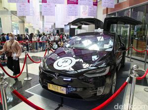 Melihat Dua Taksi Canggih Blue Bird di Hub Space 2023